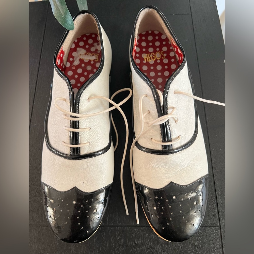 Hego’s Black & White Dandy Dress Flat Wingtip Saddle Leather Loafer Women